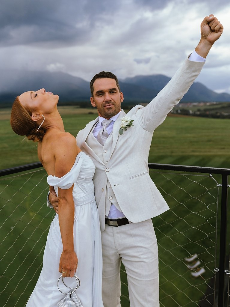 Ивонна Фиалкова показала фотографии со своей свадьбы. «12.09.2025!», — подписала их биатлонистка.