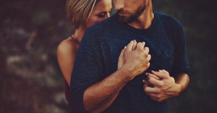 Мне не нужен мужчина красавец, И богатый совсем ни к чему. Он окажется лгун и мерзавец, Донжуан, что ...