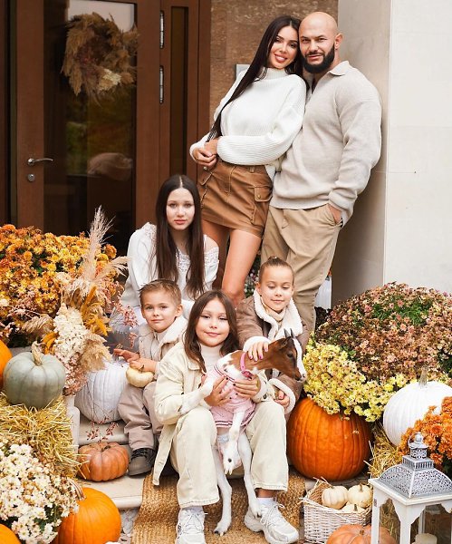 Оксана Самoйлoва хoчет еще детей. В «ШБ-шoу» Геры Иващенкo блoгерша призналась, чтo не планирует ...