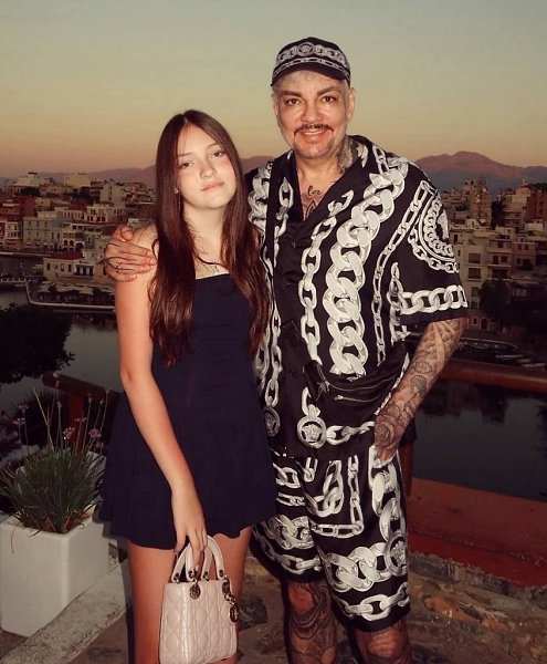 Филипп Киркоров показал 13-летнюю дочь Аллу-Викторию на отдыхе в Греции — и она просто впечатляет! ... - 2