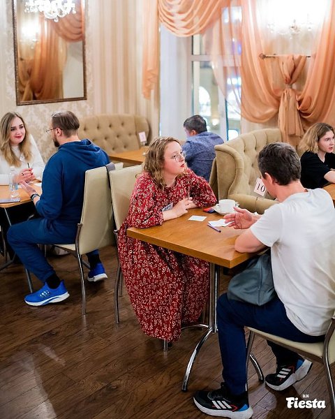 В Петербурге проводят вечера романтических знакомств. В большом городе, живя в его бешеном ритме, ... - 2