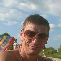 Oleg, 49, 