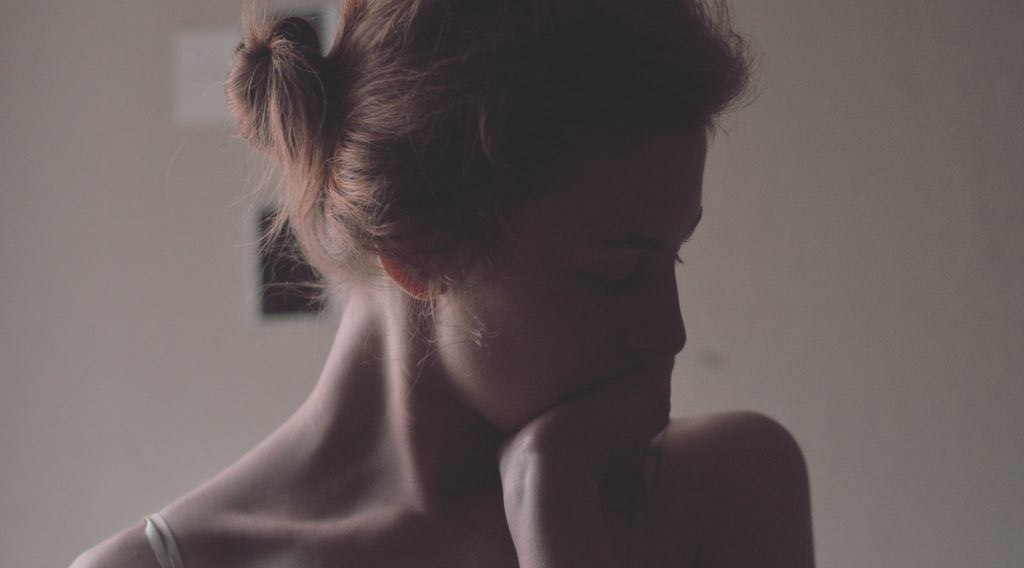 Мария Петровых.Что ж, если говорить без фальши, Ты что ни день — отходишь дальше, Я вижу по твоим ...