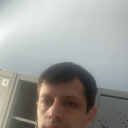 Leo, 38, 