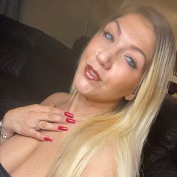 Isabella, 53, 
