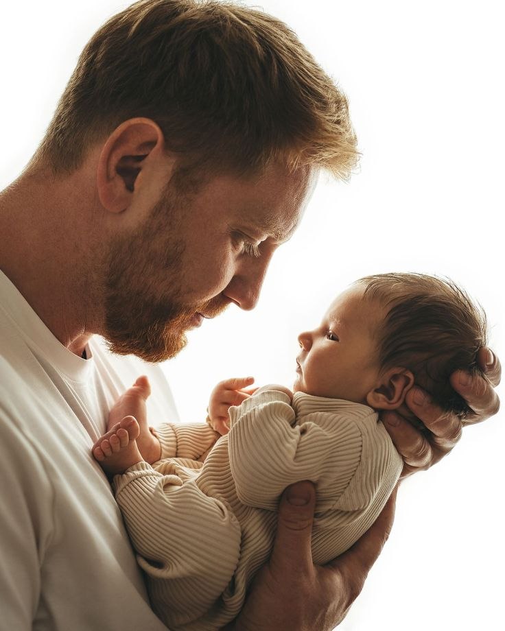 Эту историю мне рассказала мама. Жила она в детстве в посёлке и по-соседству с ней жил мужик, ...