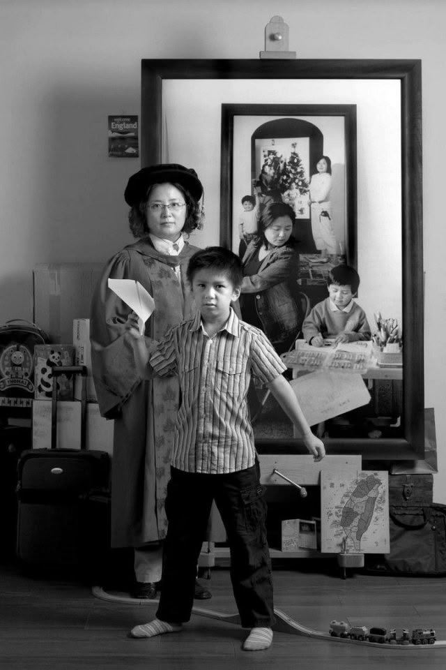 На протяжении 17 лет жительница Тайваня создаёт удивительную фотолетопись, запечатлевая себя и ... - 7