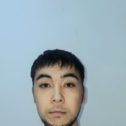 Simon, 28, 