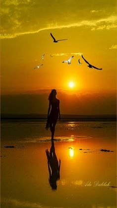 Знаешь, девочка, иногда нужно слать.К черту все обязанности и долгиНичего не выдумывать, не ...