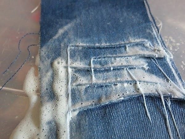КАК СДЕЛАТЬ ПОТЕРТОСТИ НА ДЖИНСАХ (МК).1. Наши инструменты: Чистящий порошок Comet и посудная губка. ... - 5