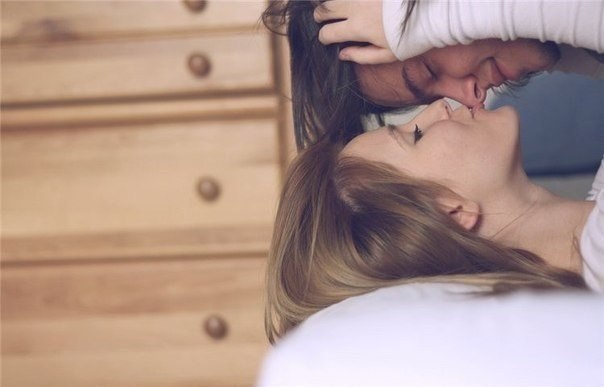 Скучай по мне, пожалуйста скучай. Мне важно знать, что ты по мне тоскуешь. Пусть остывает в кружке ...