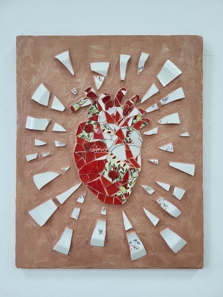 Мозаика из битой керамики — это не только декоративный приём, но и глубокий символ. Каждый осколок ... - 6