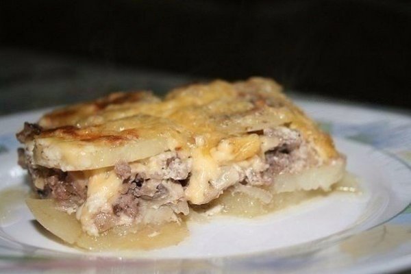 МЯСНАЯ ЗАПЕКАНКА.Мой муж был в восторге Для приготовления понадобится: картофель (6шт), фарш ...