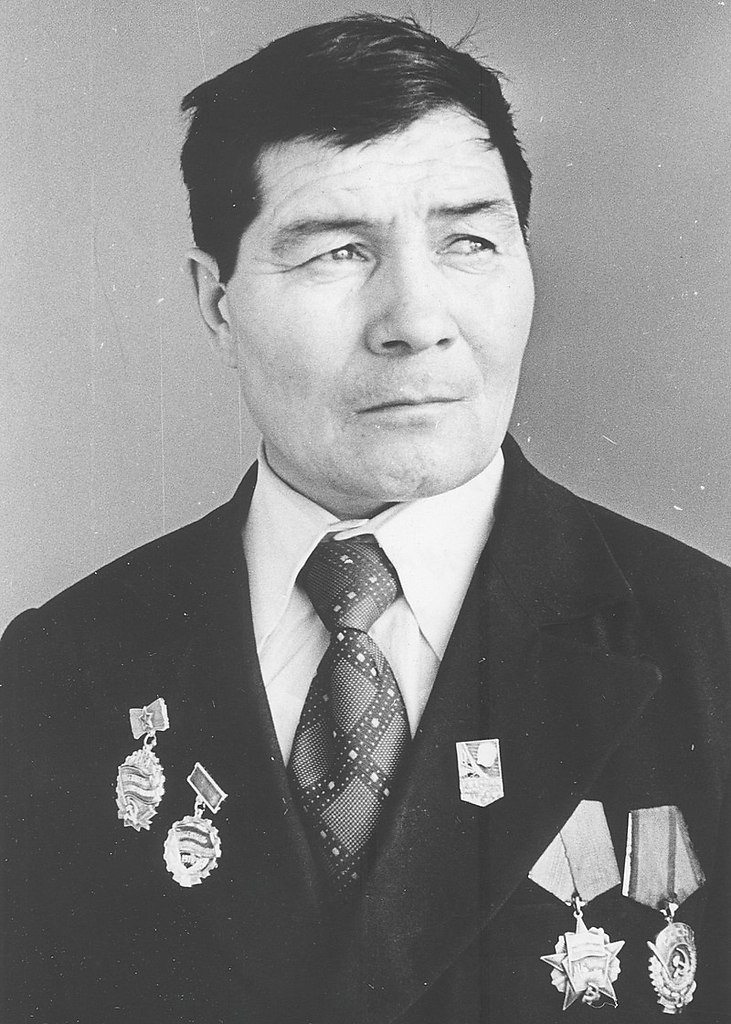 Амир Мирасович Истамгулов, (5 июня 1931 — 3 августа 2009) — Герой Социалистического Труда, зерновод ...