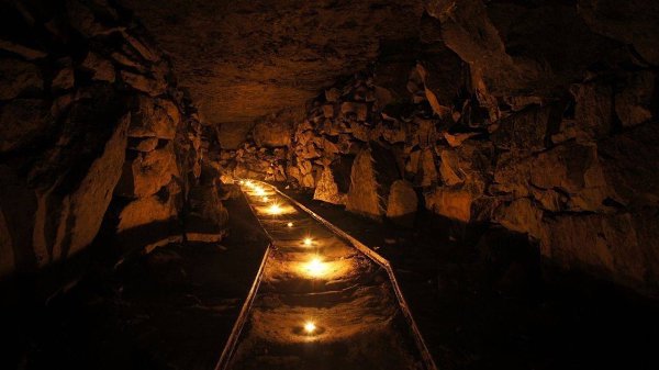Одна из самых доступных пещер в Подмосковье - это Девятовские каменоломни, которые с XVIII века ... - 2