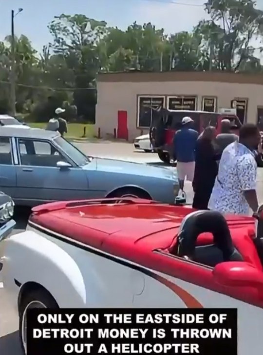 Сделал напоследок доброе дело: в Детройте с вертолёта сбросили деньги на улицу.Это была последняя ... - 2