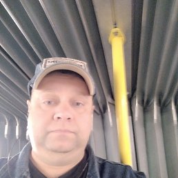 Jurii, 54, 