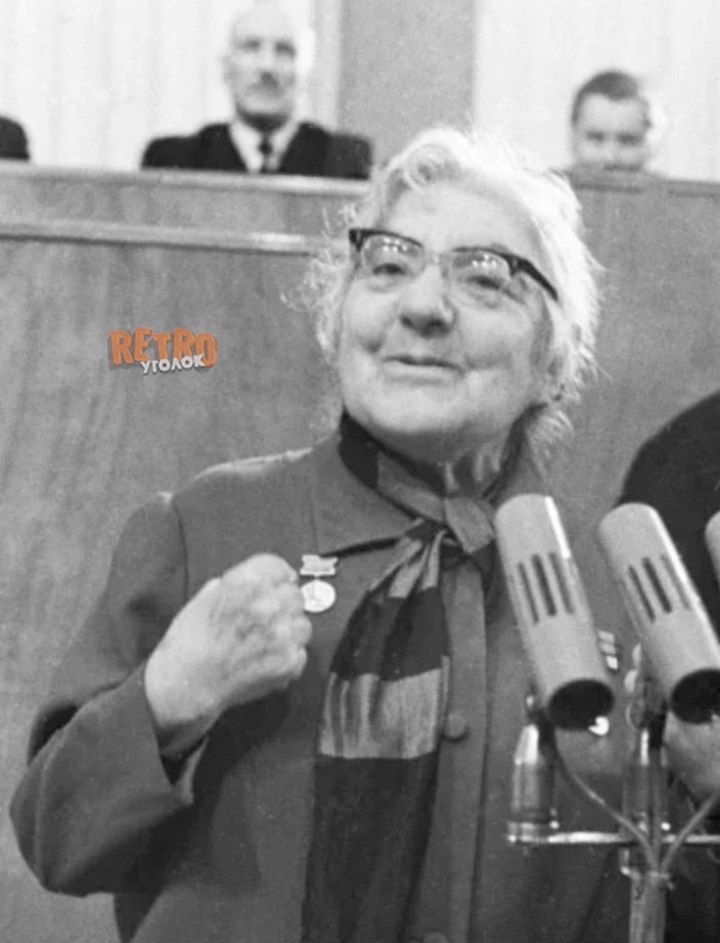 На пленуме Союза писателей во времена, когда шельмовали Зощенко и Ахматову, Мариэтта Шагинян встала ...
