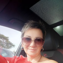 Zoriana, 48, 