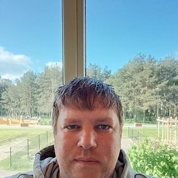Pavel, 40, 