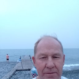 Aleksei, 59, 