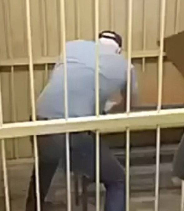 Беспредел в суде: подсудимый устроил хаос после приговора.Сразу после оглашения приговора в зале ...