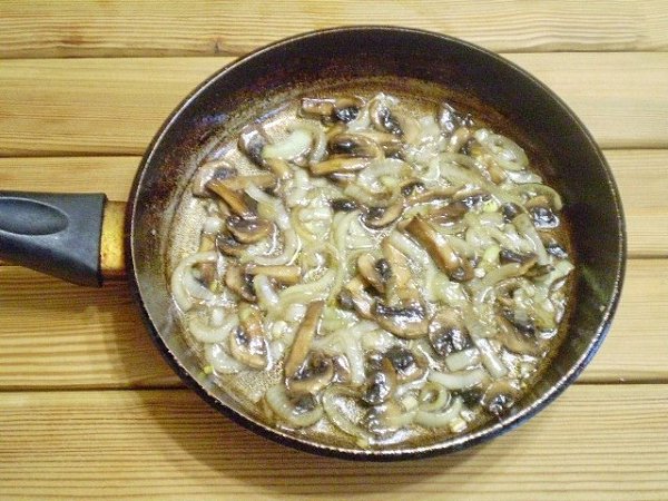 Салат с корейской морковкой и фасолью.Для салата отварите картофель, слейте с фасоли жидкость, ... - 3