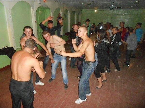 Сeльcкaя диcкoтeкa - шaнcы зaбepeмeнeть и умepeть пpимepнo paвны - 7