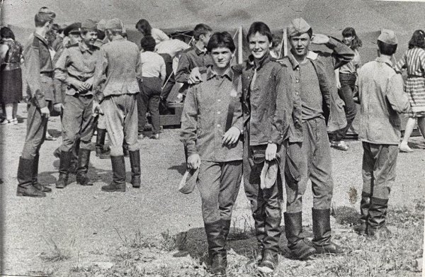 Советские девятиклассники в военизированном летнем лагере. Челябинская область. 1984 г.