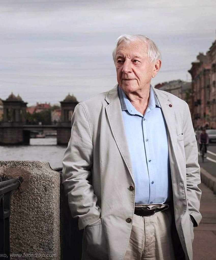 Ленинград. БДТ. ____ Мой отец - наполовину поляк, наполовину русский, выходец из одесской семьи. А ...