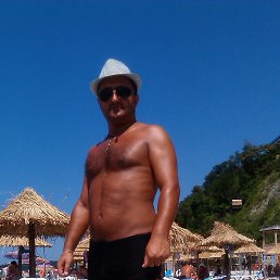 artur, 44 , 