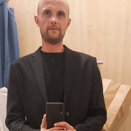 Edgars, 33, 