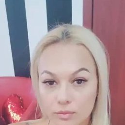 Anne, 32, 