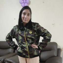 Nicole, 17, 