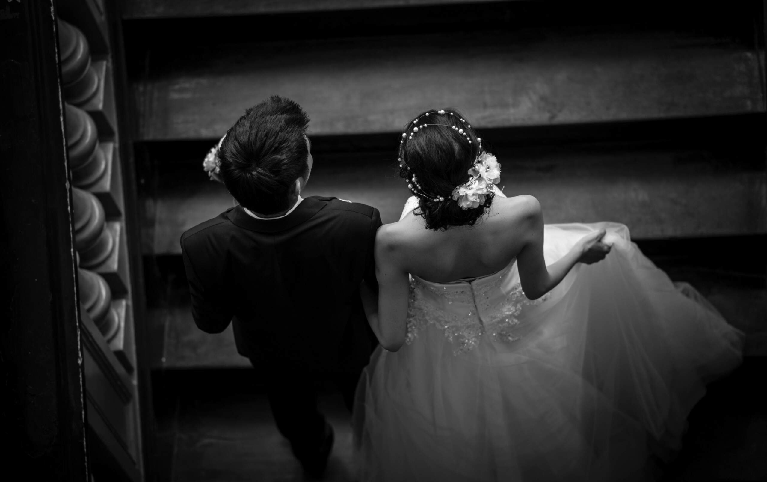 Свадьба чб. Свадебная фотосессия черно белая. Черно белая свадьба. Парень и девушка свадьба.